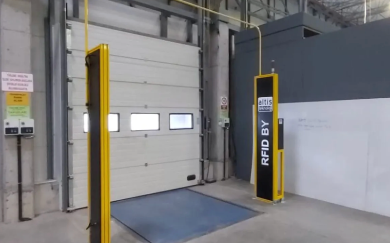 Rethinking Visibility for Smarter Supply Chains: RFID or Ambient IoT